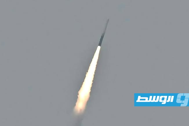 شاهد.. الهند تطلق أول صاروخ محلي الصنع