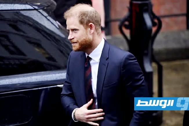 الأمير هاري يصل إلى المملكة المتحدة من دون عائلته