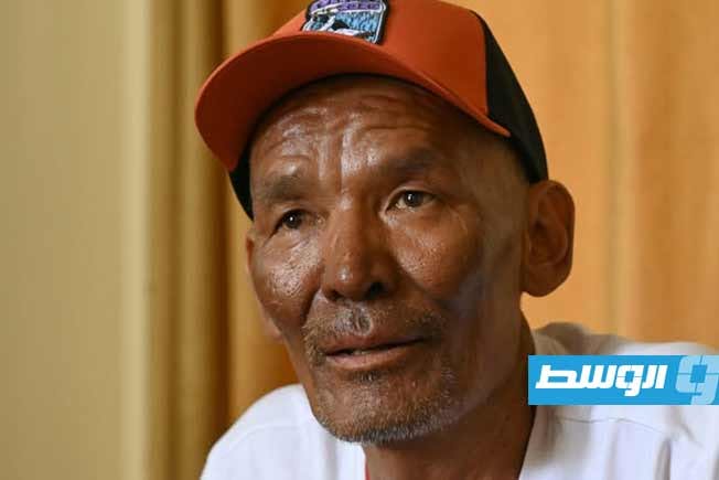متسلّق جبال نيبالي يروي محنة أيام الضياع والنجاة في إيفرست