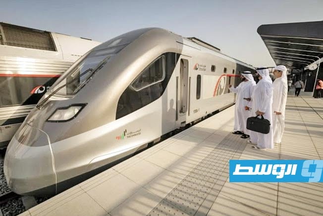 قطار الإمارات الأول.. سكة جديدة في خليج اعتاد الطرق السريعة